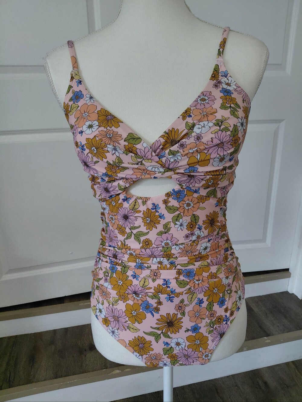 CUPSHE One Piece Swimsuit Floral Tummy Control Twist Front Bathing Suit MED NWT